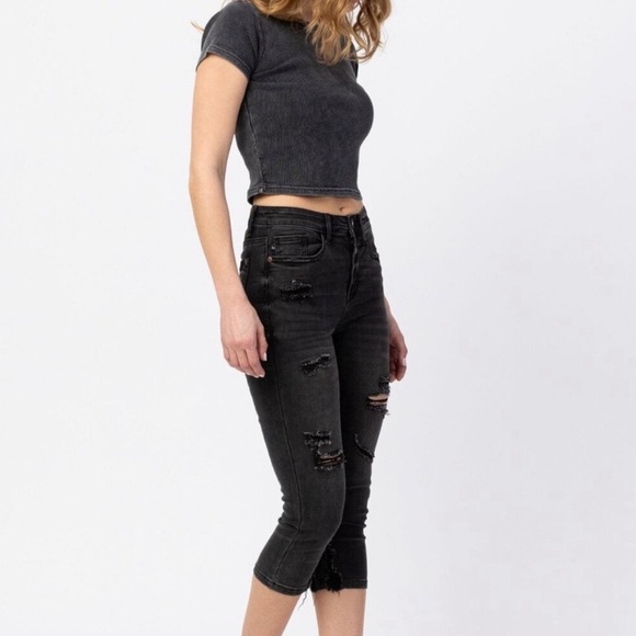 New! Judy Blue High Rise Distressed Skinny Fit Denim Jean Capri Womens S… - Picture 3 of 15